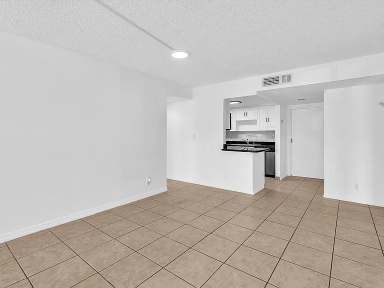 220 Lakeview Dr #210 — Photo 16