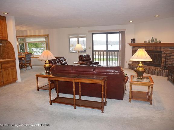 5th image of 10025 Oak Island Dr