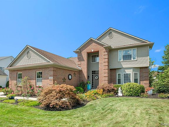 3rd image of 45310 Brookview Dr #9