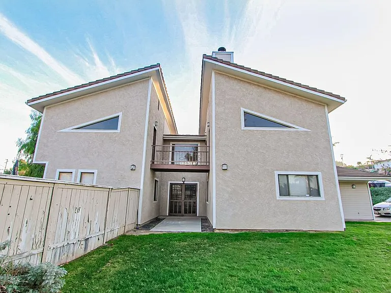 20351 Harvard Way — Photo 2