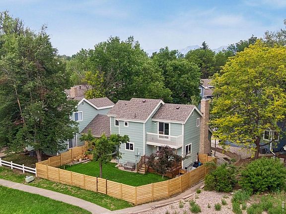 3rd image of 8099 Meadowdale Sq