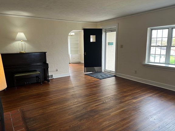 3rd image of 130 Trump Ave