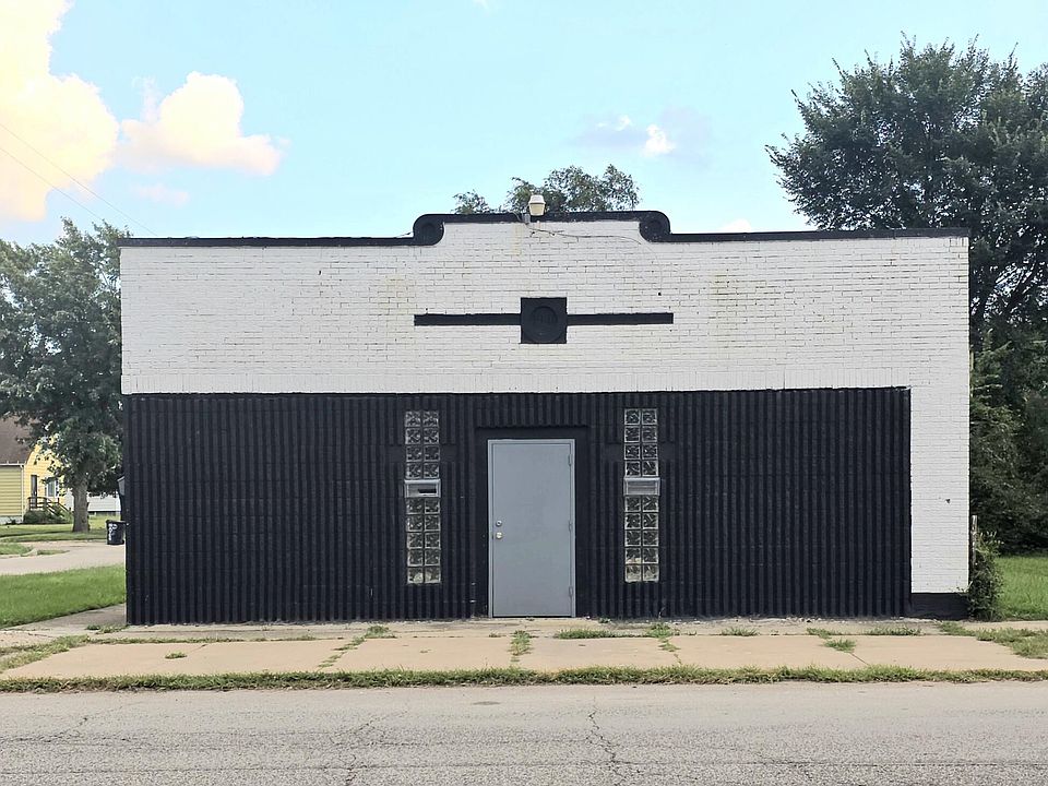 1st image of 1701 W 15th Ave