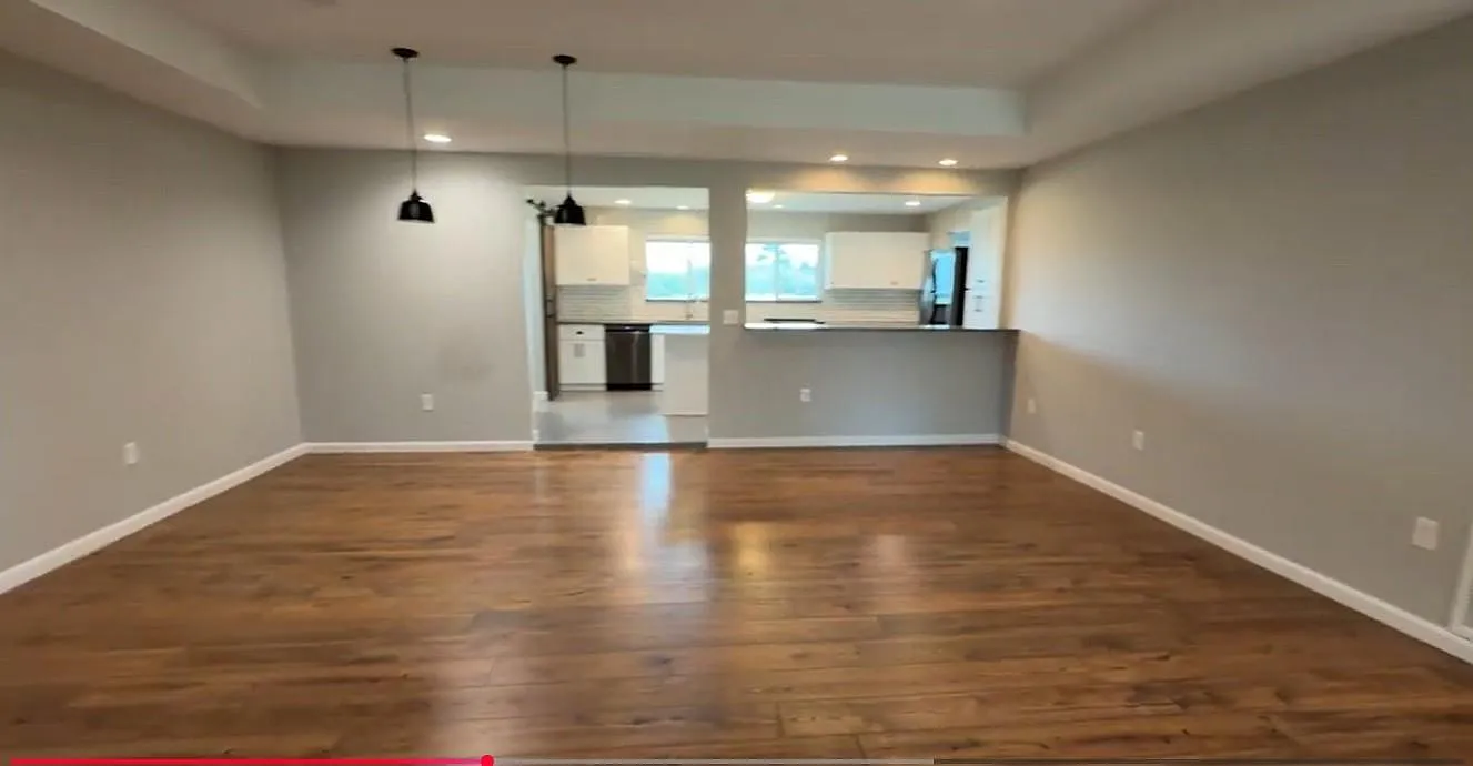 3 bed, 2.5 bath, 2670 sqft, $3,350 — Photo 3