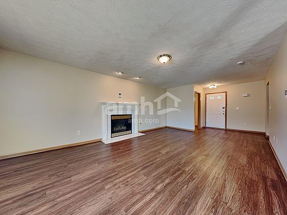 5th image of 940 Foxcroft Pl