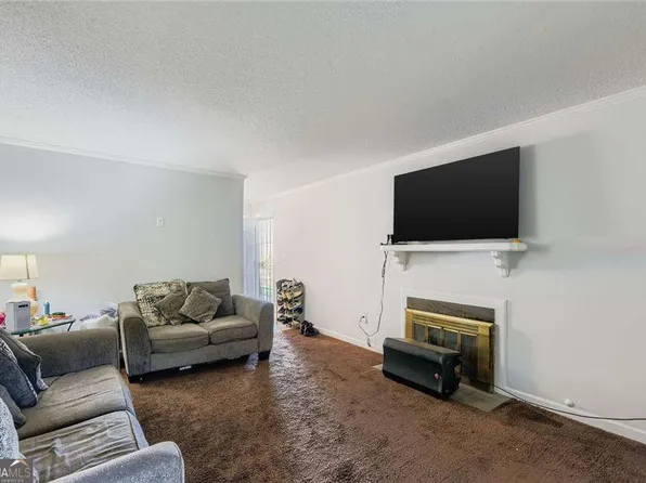 2 Willowick Dr, Lithonia, GA 30038