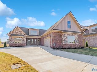 17920 Longleaf Dr, Athens, AL 35611