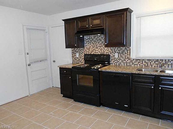 3rd image of 4620 Serapis Ln
