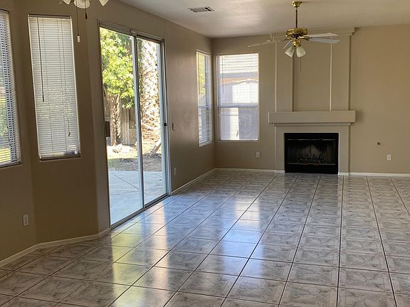 Great family room with fireplace