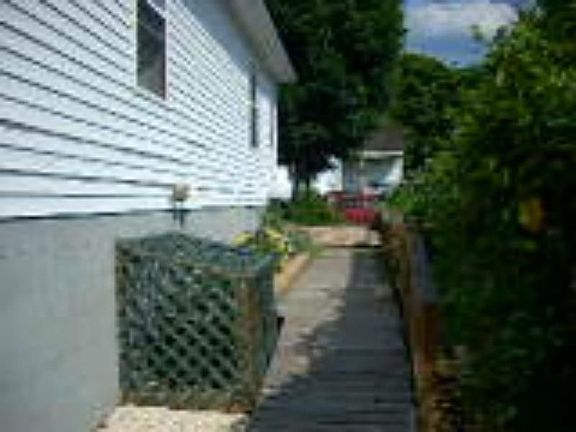 5th image of 909 Carte St