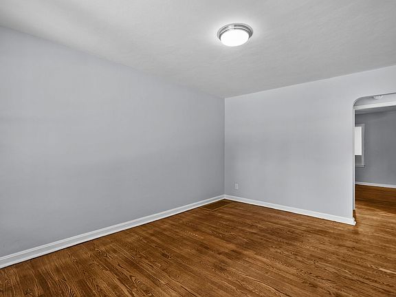 2nd image of 4952-6 Oleatha Ave #4954