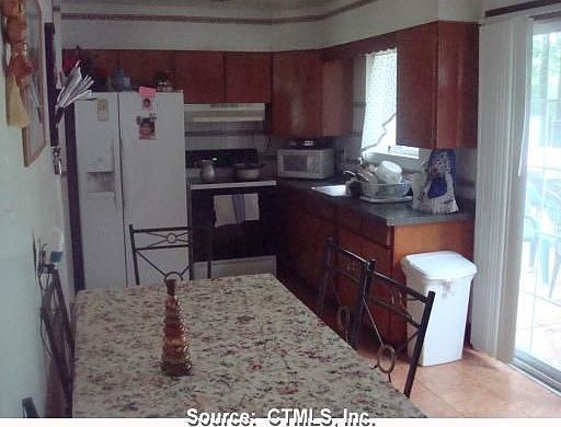 4th image of 85 Janet Dr