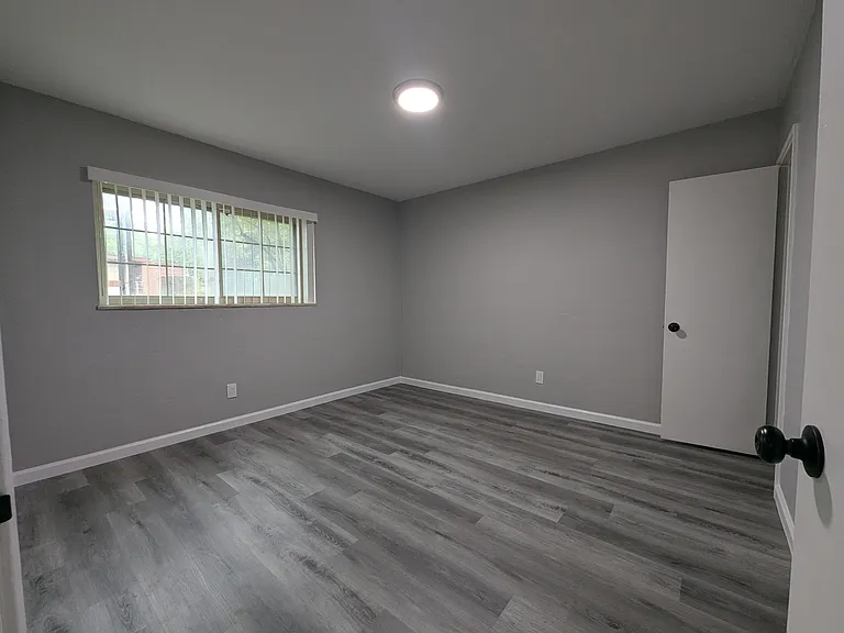 5100 Lee Rd #3 — Photo 9