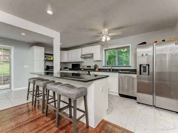 123 Hoffman Ave, Morgantown, WV 26505