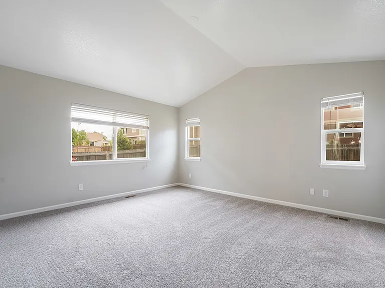 10049 Jasper St — Photo 4
