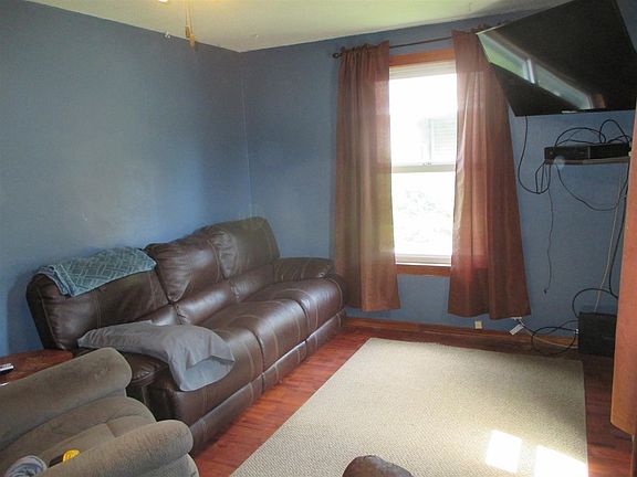 4th image of 303 E Broad St