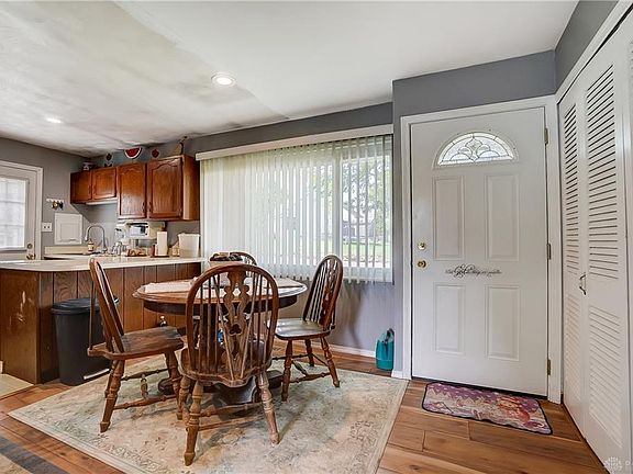 3rd image of 144 Meyer Ave