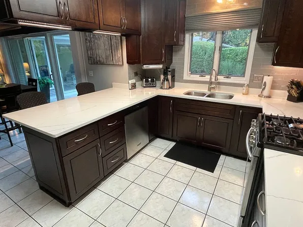 518 Homestead Pl, Joliet, IL 60435