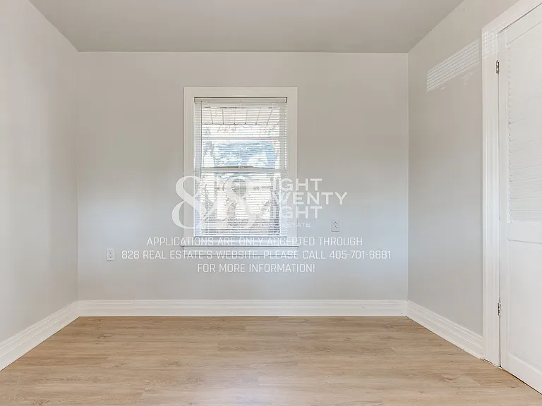 241 Emelyn St — Photo 8