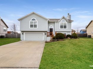 812 Shiloh Dr, Raymore, MO 64083
