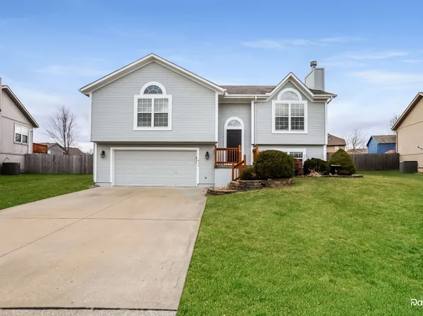 812 Shiloh Dr, Raymore, MO 64083