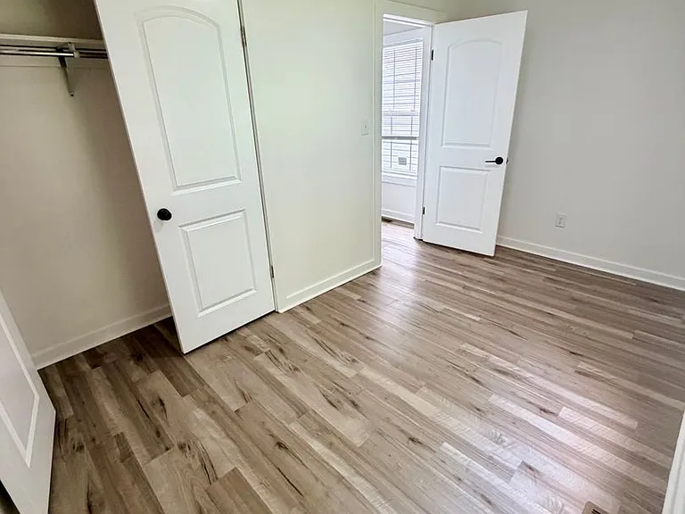 531 Smith St — Photo 8