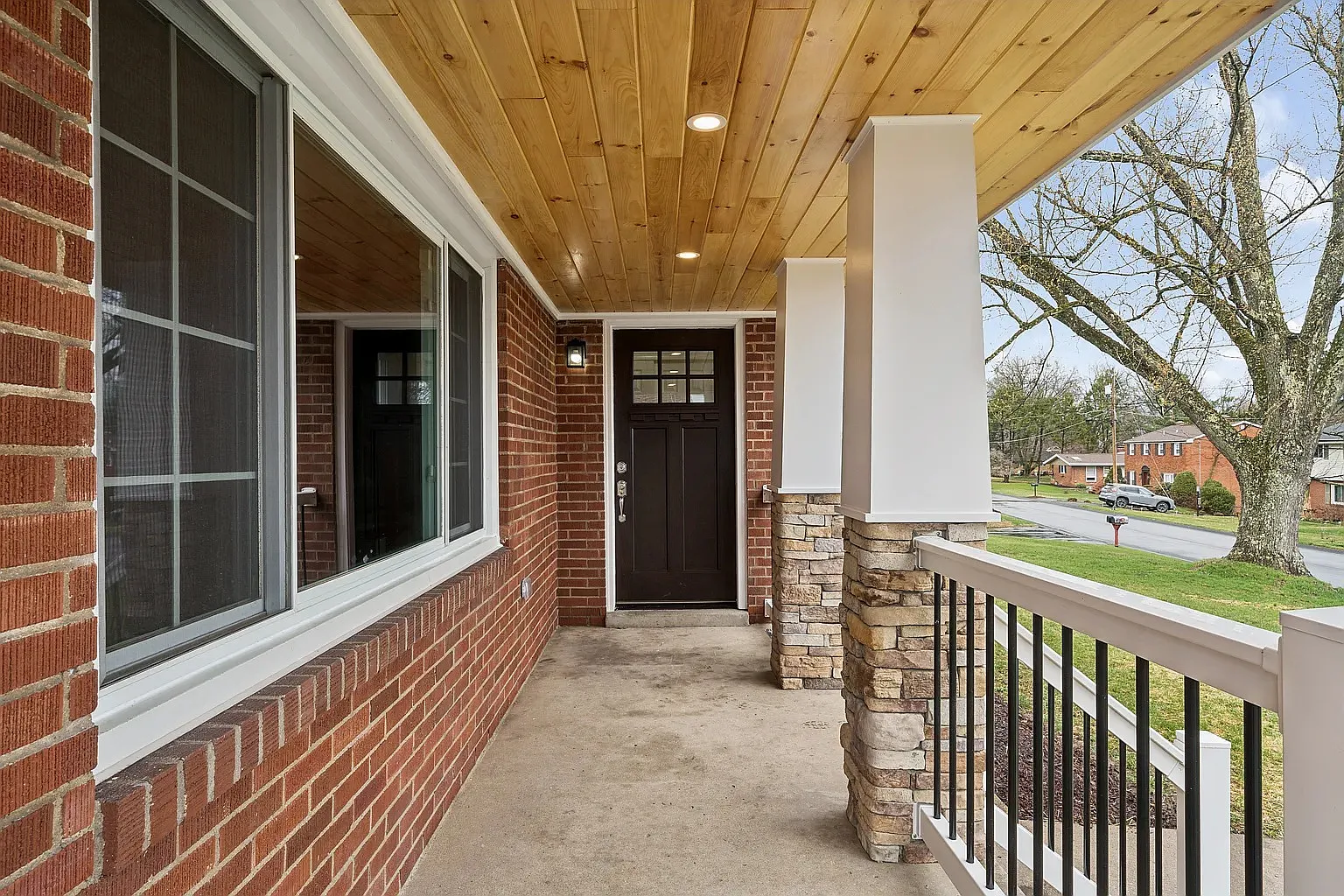 4 bed, 2.5 bath, $3,000 — Photo 2