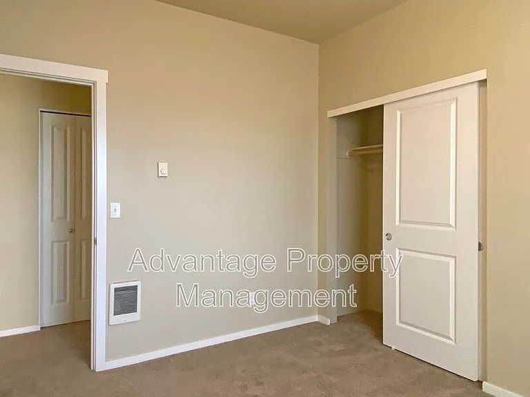 523 Catron St N #9 — Photo 24