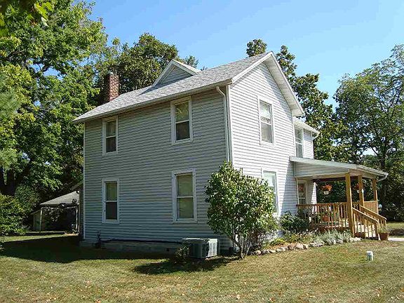 2nd image of 1002 E Elkhart St