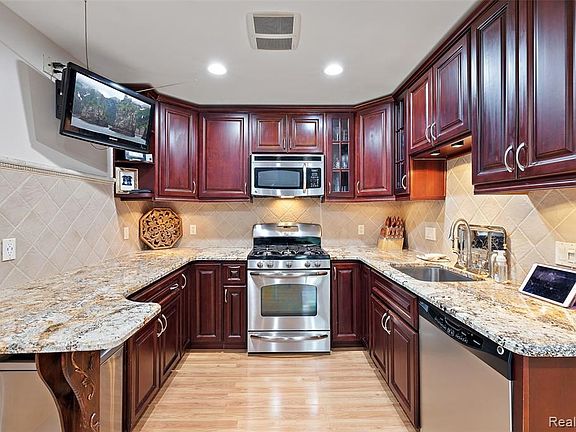 5th image of 1339 Kenilworth Pl