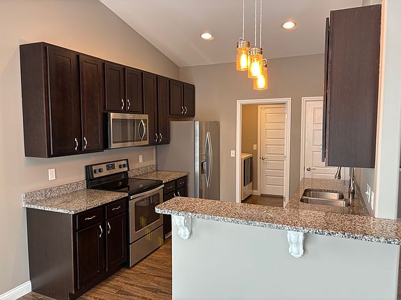 4th image of 478 Honeysuckle Creek Dr