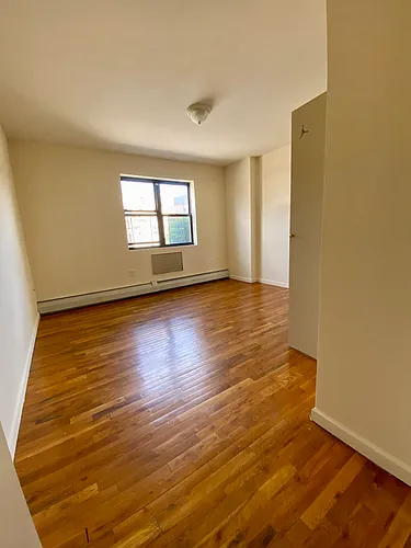 44 Hilton Ave Photo 1