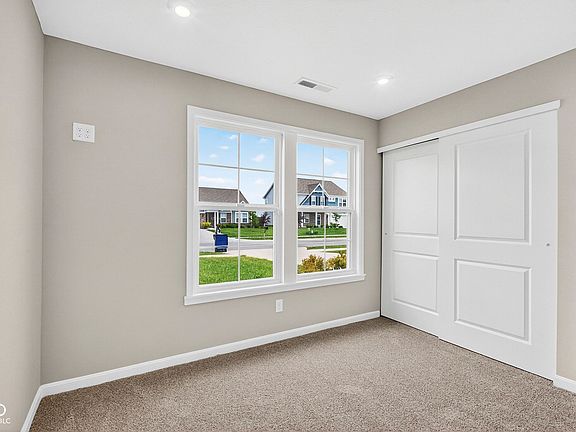 5th image of 5541 Woods Pointe Dr