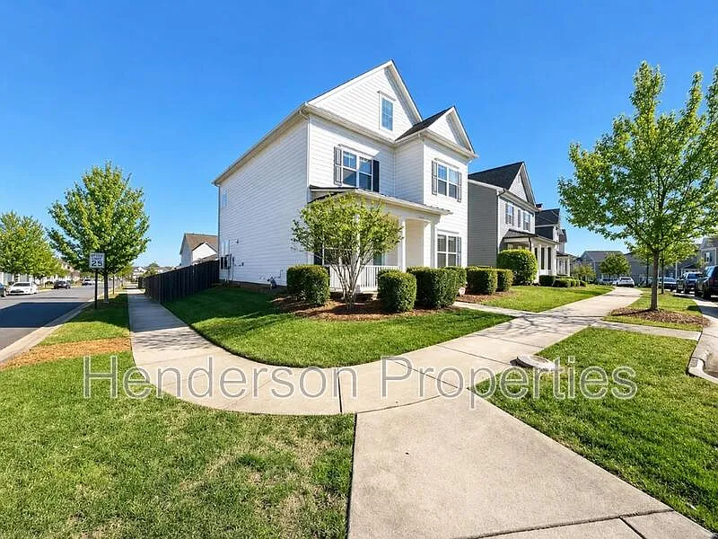 4 bed, 3.0 bath, 2240 sqft, $2,999 — Photo 2