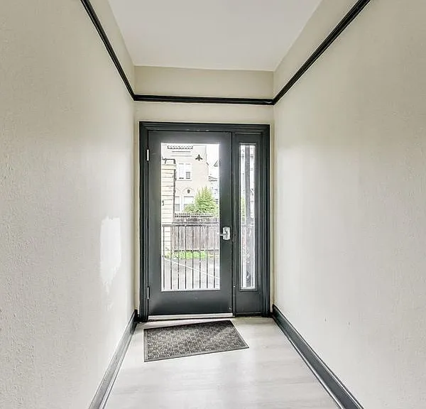 1824 Linden St #8 — Photo 12