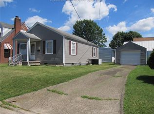 611 6th St, Nitro, WV 25143