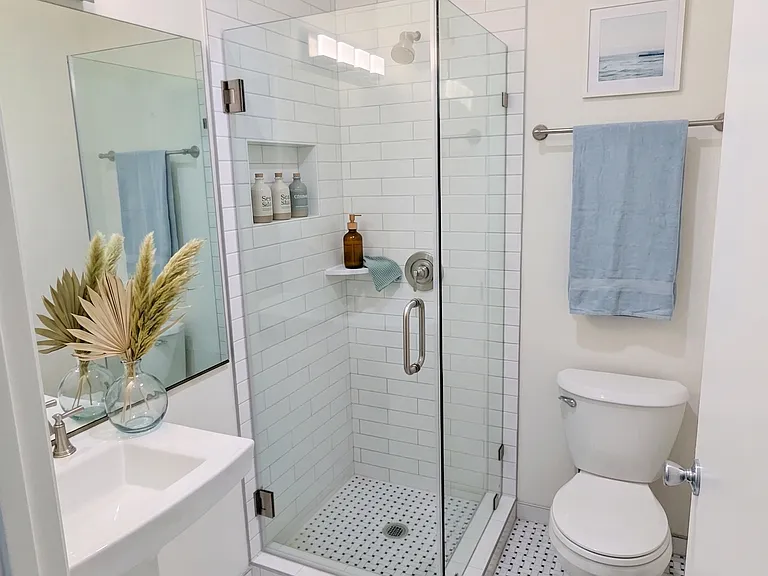 219 Loma Ave #8 — Photo 3