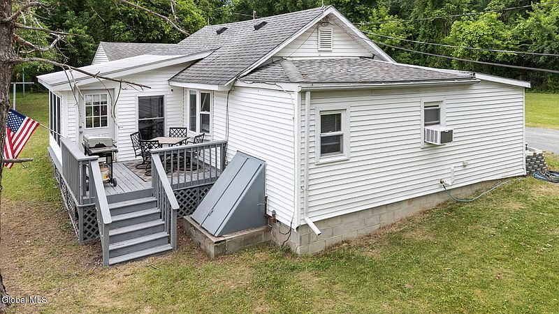 4th image of 5 Wanzer Avenue