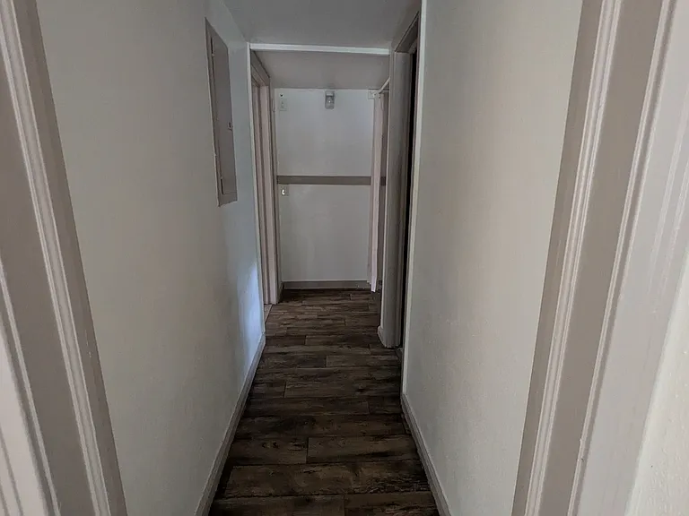 401 Fairfax Dr — Photo 3