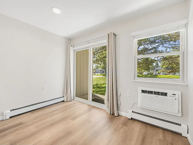 512 E Monroe Dr #D416 — Photo 3