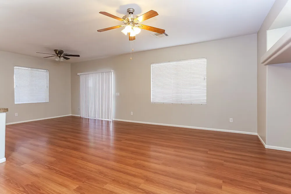 5 bed, 2.5 bath, 1954 sqft, $2,430 — Photo 3