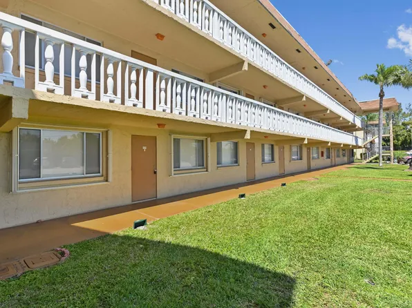 100 Village Green Circle E #111, Palm Springs, FL 33461