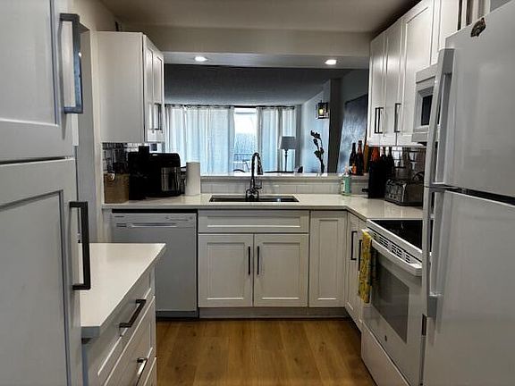 2nd image of 20 Royal Palm Way #6010