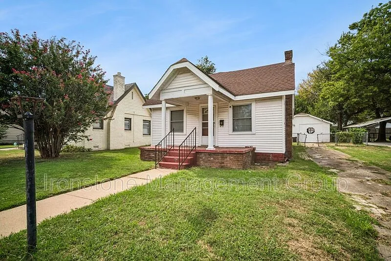 2 bed, 1.0 bath, 906 sqft, $1,400 — Photo 2