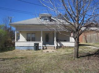 407 N 3rd St, Henryetta, OK 74437