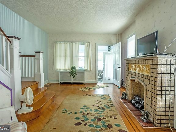 4th image of 7428 Lawndale Ave