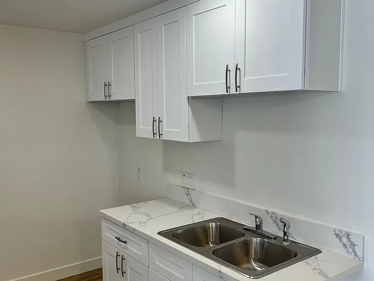 4800 Terrace Ave — Photo 2