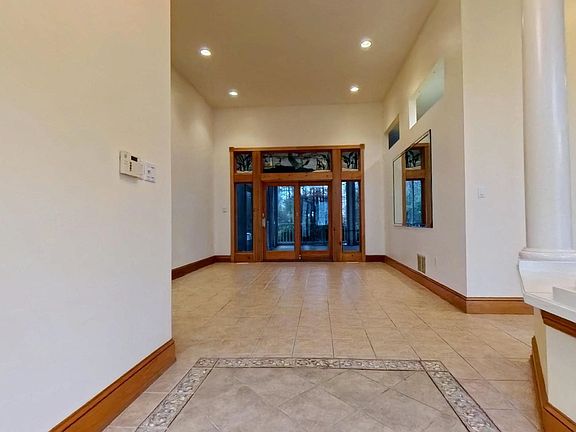 4th image of 11 Holly Knoll Dr