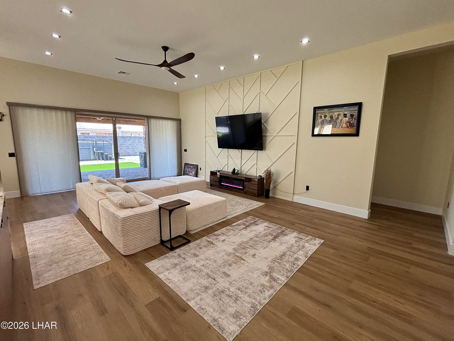 3 bed, 3.0 bath, 2284 sqft, $5,000 — Photo 4