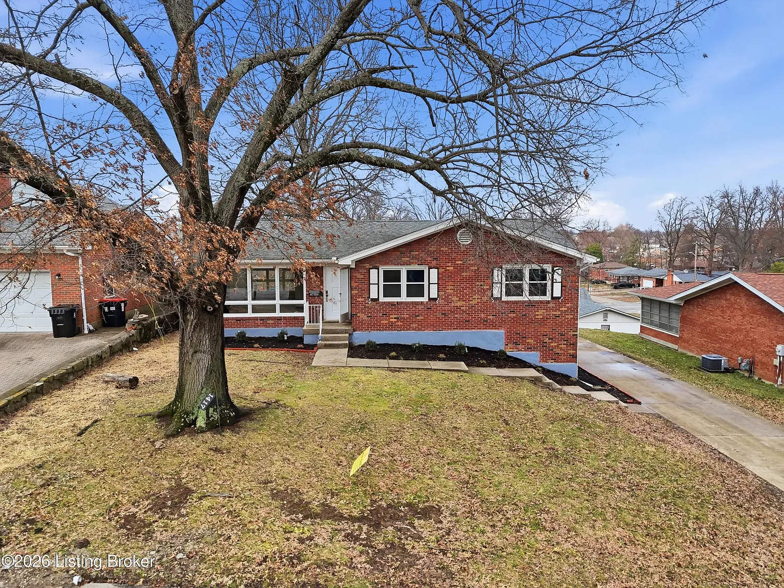 1417 Cloverhills Dr photo 1